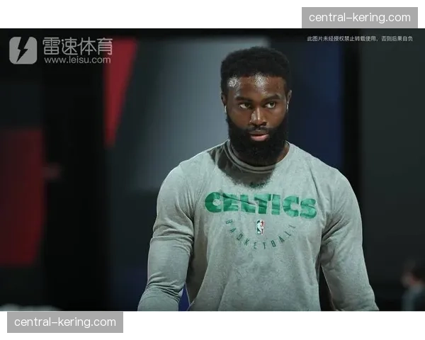 凯尔特人杰伦布朗挡拆持球投增产 百回合8.8次出手效率0.98